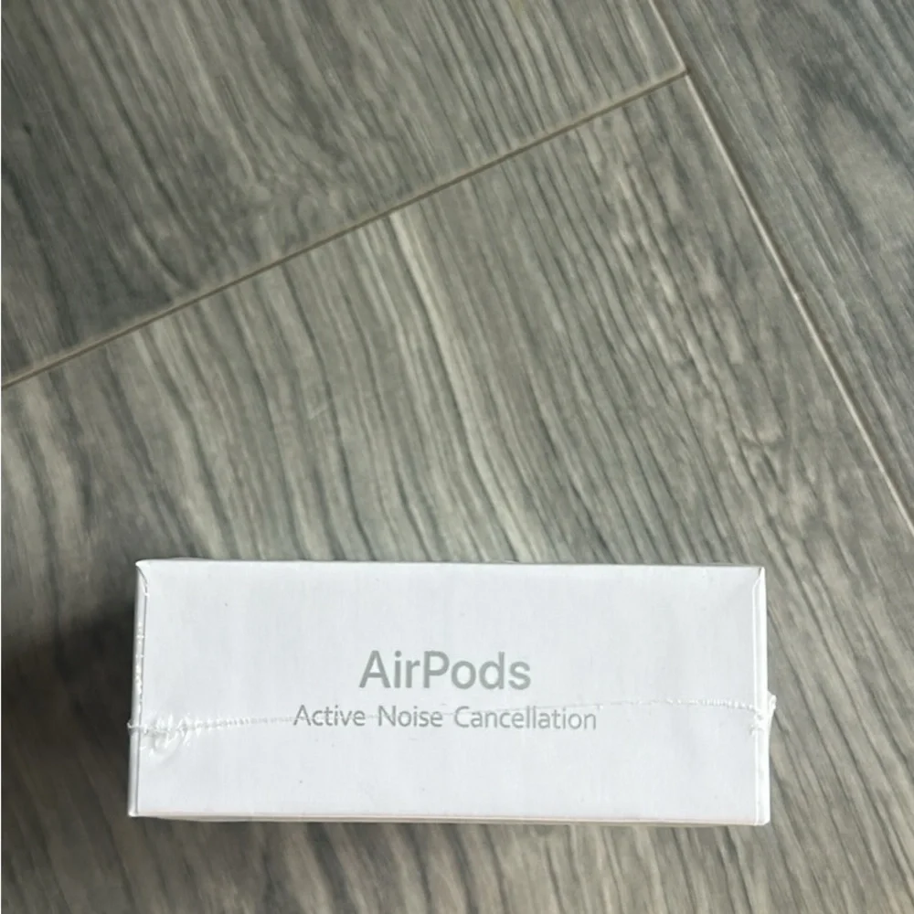 Apple White Wireless Earbuds